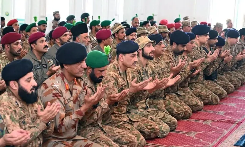 آرمی چیف عاصم منیر کی ژوب میں اگلے مورچوں پر تعینات فوجیوں کے ساتھ عید الاضحیٰ، کہتے ہیں وحشیانہ کارروائیاں قوم کے عزم کو متزلزل نہیں کر سکتیں
