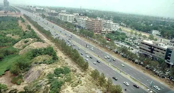 حکومت کا موٹروے منصوبے کے لیے بولی سے گریز، ٹھیکہ ایف ڈبلیو او کو دینے کا فیصلہ