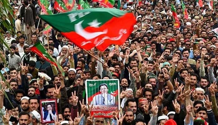 پی ٹی آئی اسمبلیوں سے مستعفی ہونے پر غور کر رہی ہے، ‘سیاسی گنجائش سکڑنے’ کا دعویٰ