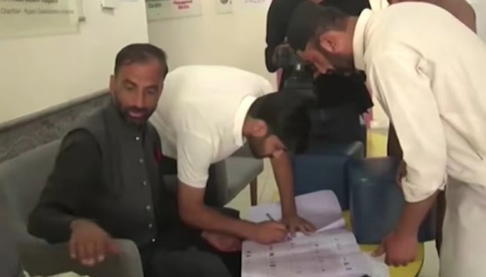 گلگت بلتستان میں عام انتخابات کے لیے پولنگ کا عمل جاری، سیکیورٹی کے سخت انتظامات
