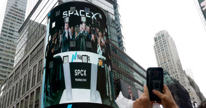 SpaceX کے حصص کی قدر میں کمی، ابتدائی سرمایہ کاری کا جوش ماند پڑ گیا