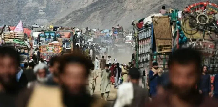 پاکستان کا غیر قانونی افغان شہریوں کو 10 جولائی تک ملک چھوڑنے کا حکم، ملک گیر کریک ڈاؤن کا اعلان
