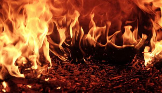اسلام آباد: ایچ نائن اتوار بازار میں ہولناک آتشزدگی، 80 سے زائد اسٹالز جل کر خاکستر