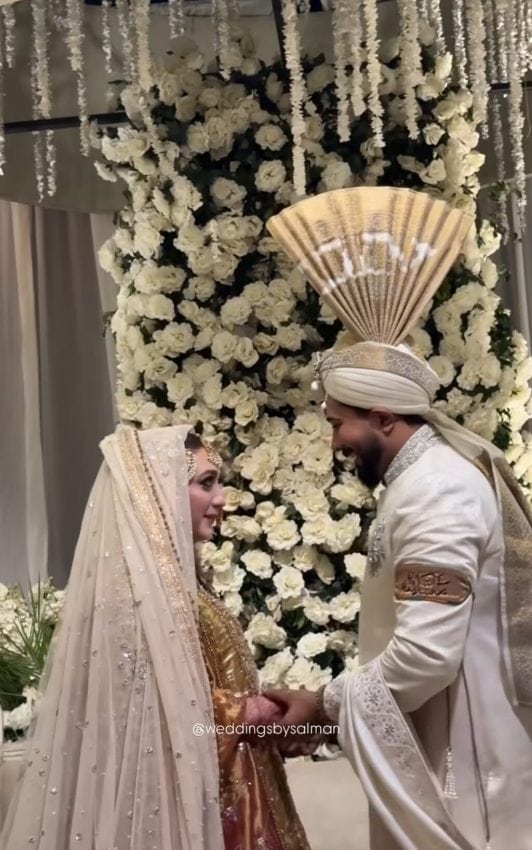 مومنہ اقبال سنہری عروسی لباس میں جلوہ گر، نکاح کی تصاویر نے انٹرنیٹ پر دھوم مچا دی
