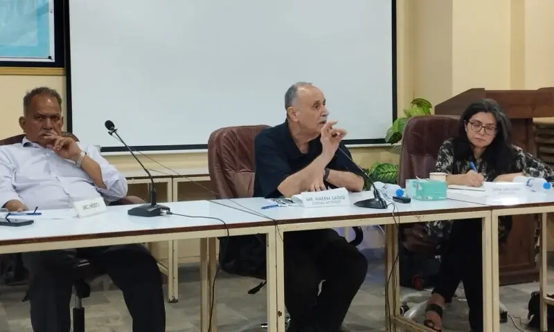 دستی صفائی کا کام ‘غیر انسانی اور قابل گریز’: کارکنوں کا خاتمے کا مطالبہ