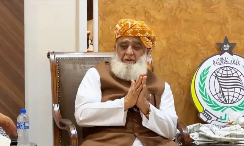 شہداء کی قربانیوں کی بے حرمتی: وزراء کا فضل الرحمان کے فوجی اہلکاروں سے متعلق ‘غیر حساس’ ریمارکس پر شدید ردعمل