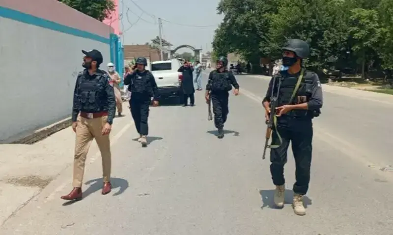 بنوں پولیس اسٹیشن پر دہشت گردوں کا حملہ، اہلکار سمیت 5 زخمی