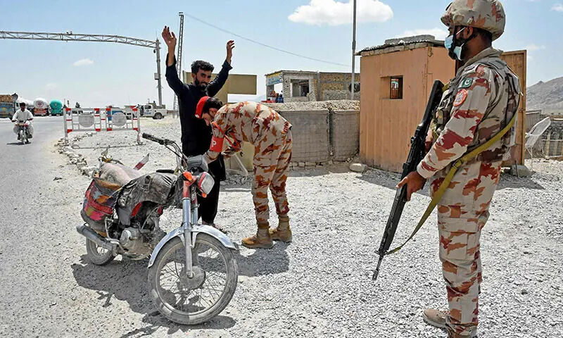مستونگ کے خود کوچا میں بس حملے اور پل دھماکے کے بعد کرفیو نافذ