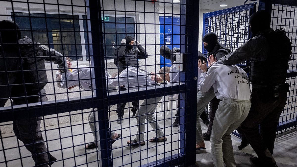 آزاد فلسطینی صحافی کا اسرائیلی جیلوں کو ‘قبرستان’ قرار، قید کے دوران صحت بگڑنے کا انکشاف