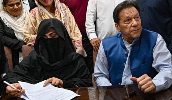 190 ملین پاؤنڈ کیس: بانیٔ پی ٹی آئی اور بشریٰ بی بی کے وکلاء کو دلائل مکمل کرنے کی آخری مہلت