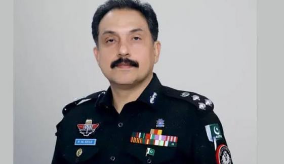 کراچی میں 45 ہزار غیر رجسٹرڈ گاڑیاں: ڈی آئی جی ٹریفک کا انکشاف اور سیف سٹی منصوبہ