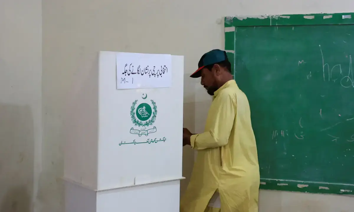 آزاد کشمیر انتخابات: مظفرآباد میں تاخیر سے ہونے والی پولنگ کے بعد مسلم لیگ (ن) اور پیپلز پارٹی نے ایک ایک نشست جیت لی