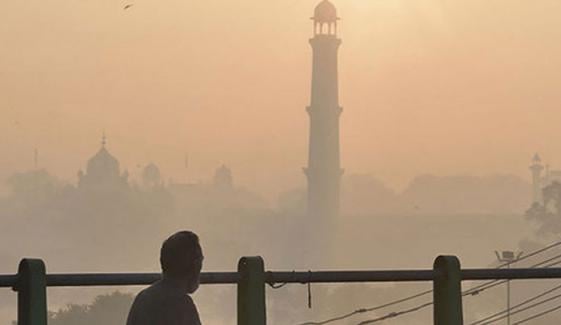 لاہور مسلسل چوتھے روز دنیا کا آلودہ ترین شہر، فضائی آلودگی خطرناک سطح پر