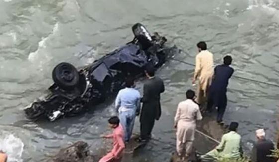 وادیٔ نیلم: دریائے نیلم میں گاڑی گرنے سے 4 بچے جاں بحق، 3 سگے بھائی شامل